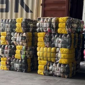 Vêtements d'occasion en gros <span class=keywords><strong>de</strong></span> haute qualité à prix abordable – Vêtements d'été mixtes d'occasion, pyjamas en soie pour femmes, enfants et hommes - Product Image 6