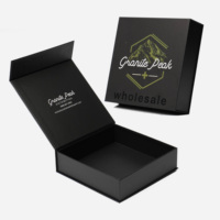 Boîte magnétique en carton rigide pliable rouge avec logo de luxe personnalisé boîte cadeau magnétique pliante recyclée pour vêtements chaussettes autres vêtements