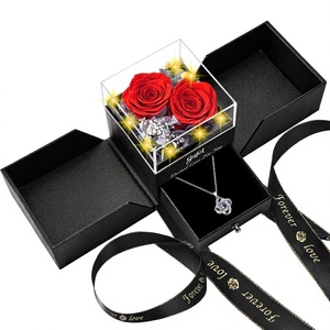 Collana Gnifot con Rosa Rossa Conservata 'Ti Amo' in 100 Lingue - Fiori Eterni <span class=keywords><strong>per</strong></span> Donne, Fidanzate, Mamme, Nonne, Compleanno - Product Image 1