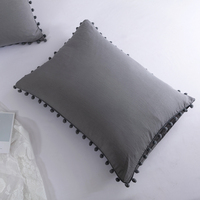 Taie d'oreiller minimaliste et mignonne à pompons, 100 % polyester, couleur unie, douce et légère, pour la maison, l'hôpital, l'hôtel