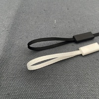 Étiquettes suspendues Yx haut de gamme à double languette côtelée en époxy, finition gaufrée/débossée par transfert thermique numérique pour chaussures et vêtements, logo personnalisé
