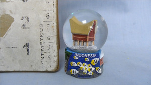 Indonesia tùy chỉnh 3D nhựa xây dựng bức tượng nước thủy tinh tuyết toàn cầu - Product Image 4