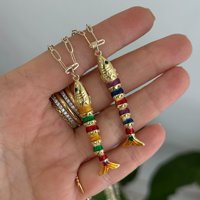 Collar de Peces Coloridos de la Serie Océano de Verano - Collar de Cadena con Diseño de Pez Dorado Único y Moderno - Venta Directa de Fábrica