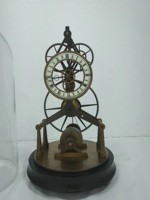 Horloge squelette à mécanisme fusee 5 jours, style français antique, en laiton ovale, avec cadran en porcelaine artisanal et pendule en laiton