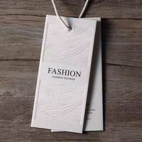 Étiquettes suspendues pour vêtements de luxe, impression de marques, étiquettes en papier gaufré, étiquettes personnalisées pour vêtements de marque avec logo