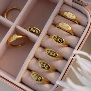 <span class=keywords><strong>Bague</strong></span> personnalisée en acier inoxydable 316L plaqué or 14k 18k PVD, anti-ternissement, étanche, avec logo et lettre, tendance pour femme - Meilleures ventes - Product Image 3