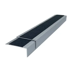 Veiligheid Aluminium Trap Nosing Commerciële Nationale Gele Black Metal Latham Aluminium Genese Stalen Trap Step Nosing Trim