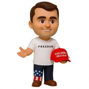 Llavero 3D de PVC de Alta Calidad con Diseño de Muñeco Artístico Pintado a Mano, Personalizado con el Tema de un Verdadero Héroe Americano Patriótico - Product Image 2