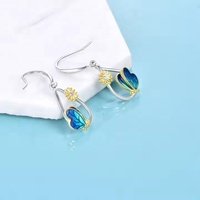 Fabrik-Großhandelspreis Blaue Emaille Schmetterling Gänseblümchen Blumen-Ohrringe Sterling Silber 925 Ohrringe Schmuckherstellung