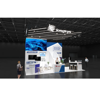Diseño de Stand de Madera con Techo Suspendido y Estructura de Celosía, Adecuado para Exposiciones en América