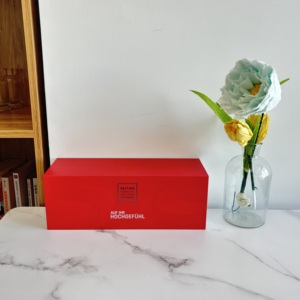 Caja de Regalo Blanca y Roja de Lujo con <span class=keywords><strong>Detalles</strong></span> en Relieve Personalizados <span class=keywords><strong>para</strong></span> Empaque Premium, Envoltura Elegante <span class=keywords><strong>para</strong></span> Regalos y Ocasiones Especiales - Product Image 3