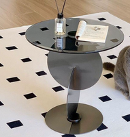 Table basse de luxe en verre et métal pour salon moderne, durable et facile à nettoyer