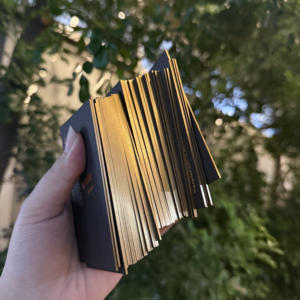 Cartão de Visita de Luxo de Alta Qualidade com Folha de Ouro, Relevo, Verniz UV Localizado e Relevo Seco - Product Image 3