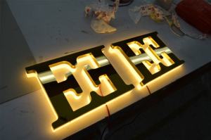 公司用带背光显示器的定制发光二极管电子标牌，配有发光二极管灯条光源 - Product Image 3