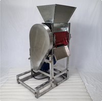 Machine à décortiquer et à peler les grains de café frais, à commande manuelle et moteur, pour le traitement du café