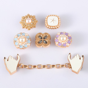 Breloques <span class=keywords><strong>de</strong></span> luxe en métal pour <span class=keywords><strong>Crocs</strong></span>, avec strass, perles et fleurs, chaîne <span class=keywords><strong>de</strong></span> connexion, décorations <span class=keywords><strong>de</strong></span> chaussures DIY, accessoires pour sabots - Product Image 1