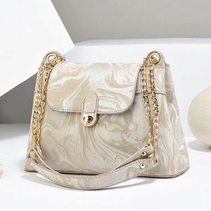 Bolso bandolera de hombro con cadena para mujer, bolso portátil con forro de poliéster para venta al por mayor, bolso de mano con cremallera de cuero Pu - Product Image 4