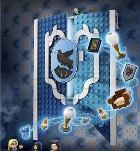 Blocs de construction personnalisables sur <span class=keywords><strong>le</strong></span> thème du monde <span class=keywords><strong>magique</strong></span> - Château de sorcier compatible universellement, ensemble de 4 maisons avec figurines et bannières, lot cadeau en vrac - Product Image 4