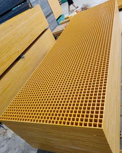 Pigeon Floor FRP Caillebotis 19*19 38*38mm Plate-forme Passerelle Trench Cover Concave FRP Caillebotis avec cage à volaille - Product Image 1