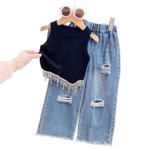 Completo Estivo 2026 per Bambini Stile Western con Top a Bretelle con Nappe e Jeans Forati, Set Due Pezzi per Bambini per il Commercio Estero - Product Image 1