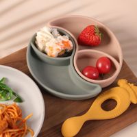 2024 sans Bpa ventouse bol assiette bavoir couverts bavoir bol cuillère ensemble vaisselle bol assiettes enfants silicone bébé ensemble