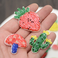 Finestyle usine de haute qualité à la main perles mignon été fruits ananas banane cerise cristal patchs patchs perlés pour chapeau
