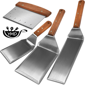 Set di 4 Utensili per Barbecue con Bordi Smussati e Manico in Legno, Spatole per Griglia e Spatole in Metallo - Product Image 1