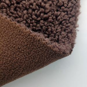 Горячая Распродажа, китайский производитель, высокое качество, 100% полиэстер, кудрявые плюшевые искусственные меховые ткани для одежды, обуви - Product Image 2