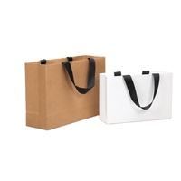 Sacs shopping en papier kraft brun uni de luxe OEM personnalisés, avec poignées en ruban plat, fond large, durables et recyclables pour la vente au détail