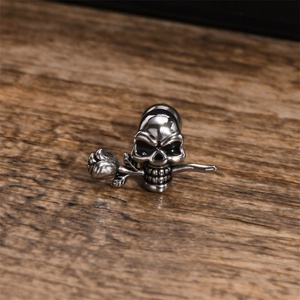 Pendientes de Acero Inoxidable para Hombre, Diseño de Calavera con Flor, Estilo Delicado y Moderno - Product Image 2