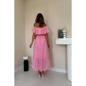 เดรสสีชมพูแบบเปิดไหล่ปักลาย ความยาวปานกลาง เอวสม็อค ทรงเอ ผ้าทอ ระบายอากาศได้ดี สไตล์ลำลอง - Product Image 6