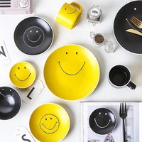 Ensemble de dîner 5 pièces en porcelaine noire mate pour la rentrée scolaire, bol, tasse, soucoupe, design visage souriant de style japonais
