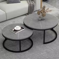 Ensemble de tables basses gigognes au design minimaliste moderne, plateau en pierre frittée durable, structure en fer, hauteur réglable, gain de place pour salon