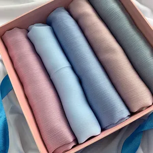 Customized Tudung Ladies Crinkle Plain Satin Scarf Box Hijab Kleid Satin Se Luxe Modal Satin Hijab Set Shawl Glimmer Hijab