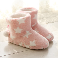 Chaussons d'hiver à motif d'étoiles en peluche pour femmes Chaussons chauds pour la maison Chaussons doux pour l'intérieur Bottes de neige antidérapantes avec hauteur de cheville