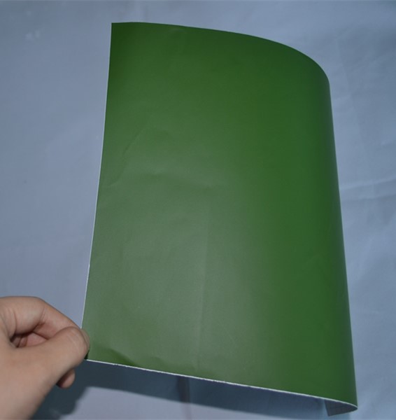 Vert foncé