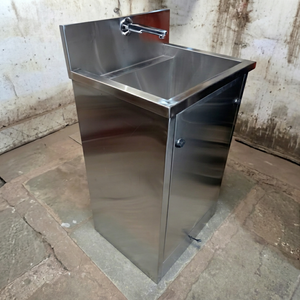 Lavabo Comercial de Acero Inoxidable con Operación Manual a Pedal y Gabinete de Drenaje - Product Image 1