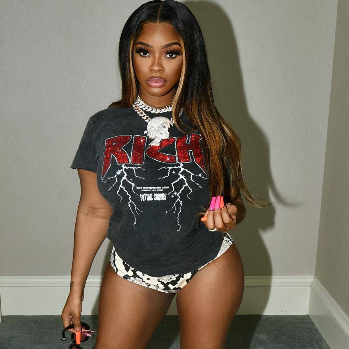 Elegante niñas blusa corta de mujer para compradores comerciales