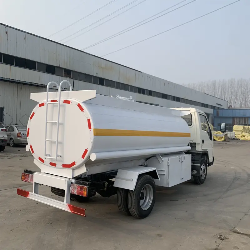 Approvisionnement d'usine chinois bon prix 4x2 8000L 15000L camion-citerne à carburant usagé à vendre