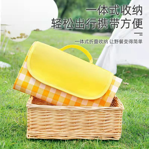 Tapis de pique-nique imperméable à carreaux jaunes pour 8 personnes, couverture de camping portable pour les sorties printanières - Product Image 4
