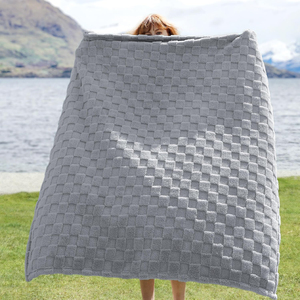Custom Designer Eco-Friendly 100% Polyester King Size Jacquard <b>Bedding</b> Winter Knitted Throw Blanket Soft Warm Throw for Game Day - Product Image 1