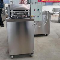 Automatische cake-snijmachine voor het maken van 7-vormige sesam-marshmallow-eiwitrepen, karamel, snoep, ontbijtgranen, nougat en gekonfijt fruit.