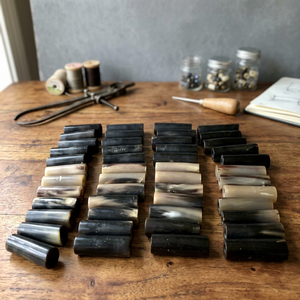 Tiges en corne de bœuf noire et naturelle pour manches de couteaux, blanks cylindriques, matériau artisanal pour la fabrication de couteaux sur mesure, directement du fabricant - Product Image 3