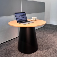 Table basse compacte et peu encombrante, ronde, moderne, avec structure en fer et plateau en MFC, idéale pour le bureau, la réception des invités et les négociations