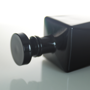 Bouteille en verre carrée noire brillante ou mate de 700 ml et 750 ml de qualité supérieure pour la vente en gros, idéale pour la tequila, le <span class=keywords><strong>mezcal</strong></span> et les spiritueux, avec bouchon en liège. - Product Image 3