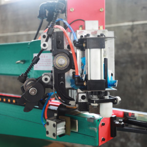 Machine à coudre manuelle pour boîtes en <span class=keywords><strong>carton</strong></span> ondulé GDJ OEM/ODM avec plaque de poussée et double commande servo - Product Image 3