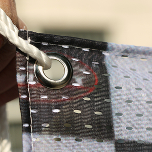 Malla de seguridad personalizada para construcción, pancarta perforada de poliéster de alta densidad resistente al viento para andamios en carreteras y señalización. - Product Image 3
