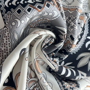 Bufanda de Seda de Morera 100% con Estampado Digital Personalizado de Lujo, Dobladillo Enrollado a Mano, Bufanda de Seda de Doble Cara Estampada para <span class=keywords><strong>Mujer</strong></span> - Product Image 2
