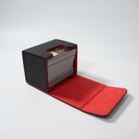 Boîte de rangement pour cartes PU à chargement latéral horizontal avec doublure rouge pour le stockage de cartes TCG