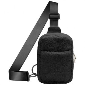 Nouveau sac bandoulière pour femme, sac de poitrine en polaire doux avec sangle réglable, idéal pour la course à pied et les voyages - Product Image 4